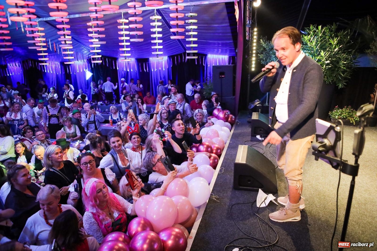 Zdjęcie w galerii na portalu naszraciborz.pl: Szymocice świętowały 25 lat Oktoberfestu. Na scenie Toby i Francesco Napoli [FOTO] wiadomości z regionu