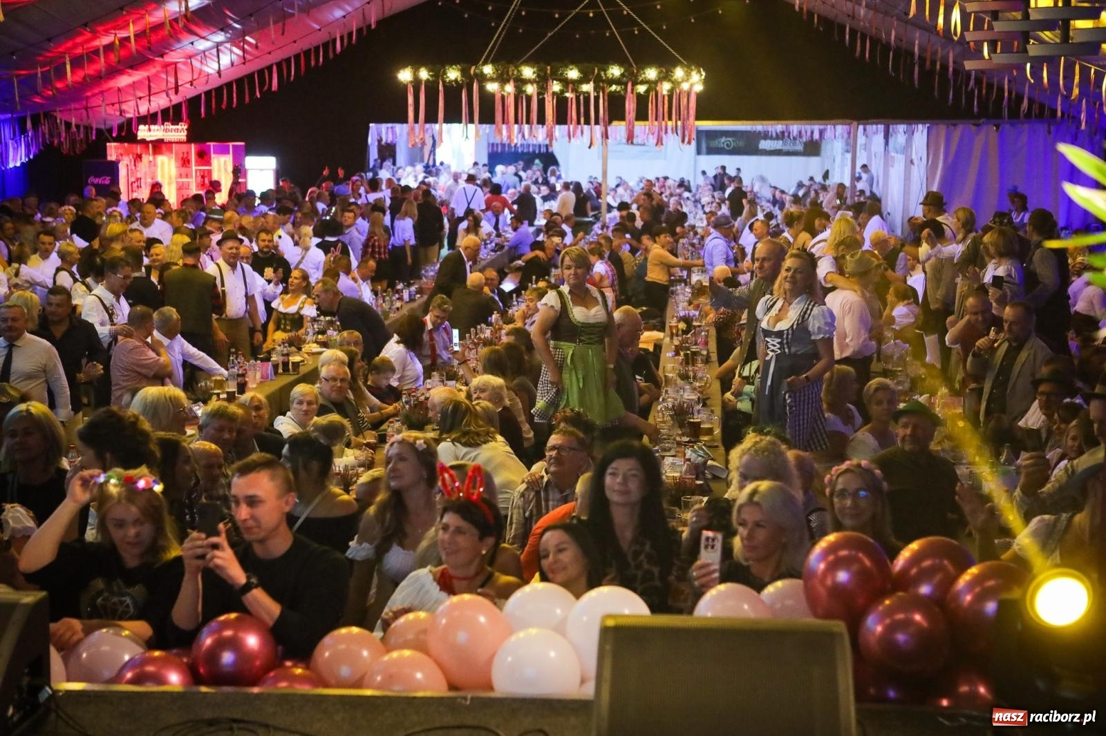 Zdjęcie w galerii na portalu naszraciborz.pl: Szymocice świętowały 25 lat Oktoberfestu. Na scenie Toby i Francesco Napoli [FOTO] wiadomości z regionu