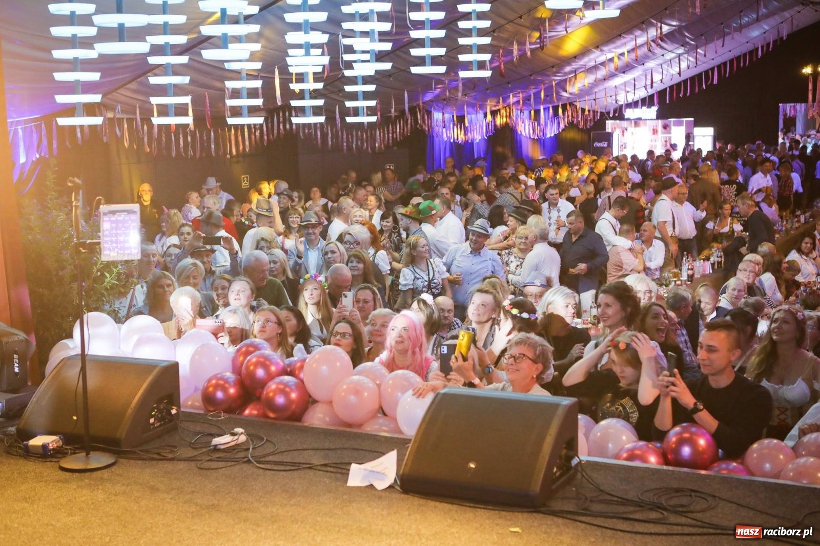 Zdjęcie w galerii na portalu naszraciborz.pl: Szymocice świętowały 25 lat Oktoberfestu. Na scenie Toby i Francesco Napoli [FOTO] wiadomości z regionu