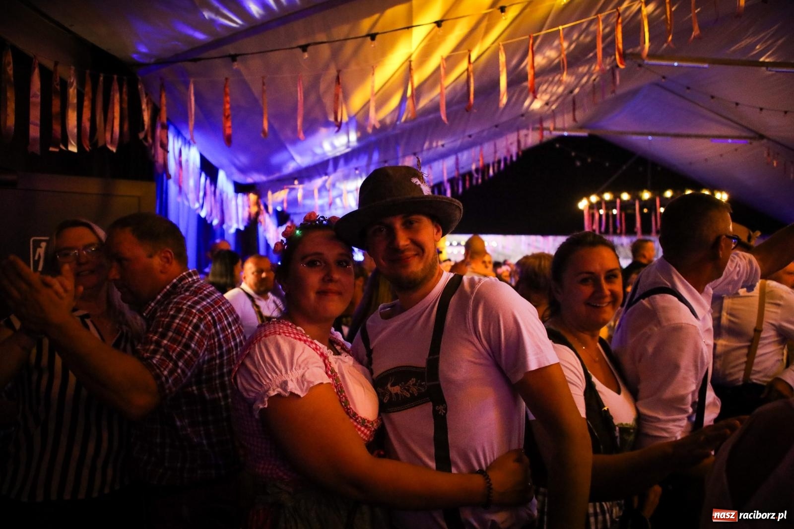 Zdjęcie w galerii na portalu naszraciborz.pl: Szymocice świętowały 25 lat Oktoberfestu. Na scenie Toby i Francesco Napoli [FOTO] wiadomości z regionu