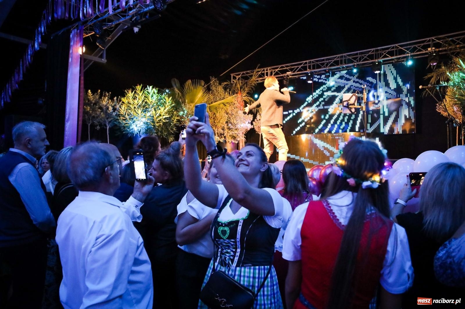 Zdjęcie w galerii na portalu naszraciborz.pl: Szymocice świętowały 25 lat Oktoberfestu. Na scenie Toby i Francesco Napoli [FOTO] wiadomości z regionu