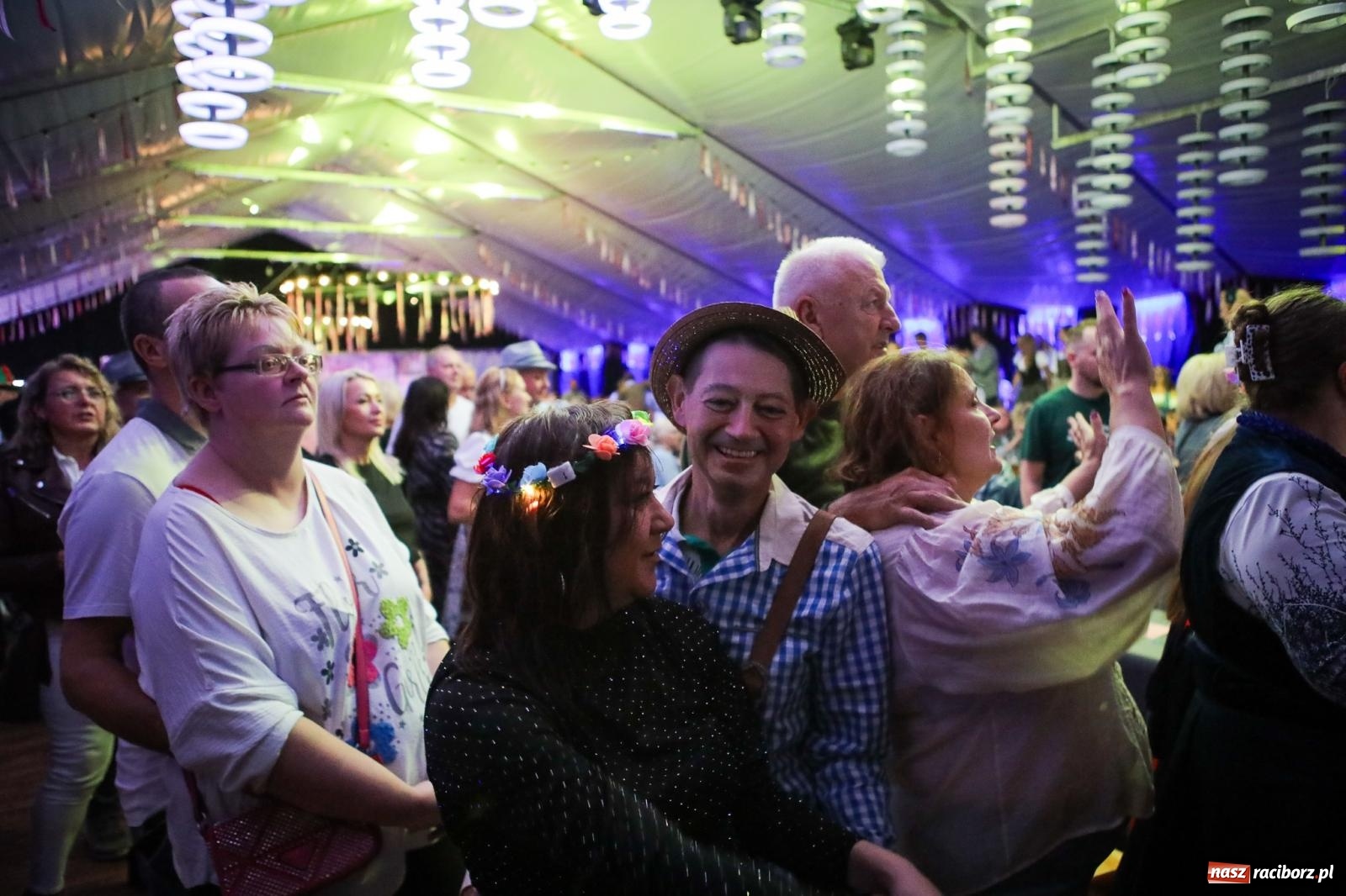Zdjęcie w galerii na portalu naszraciborz.pl: Szymocice świętowały 25 lat Oktoberfestu. Na scenie Toby i Francesco Napoli [FOTO] wiadomości z regionu