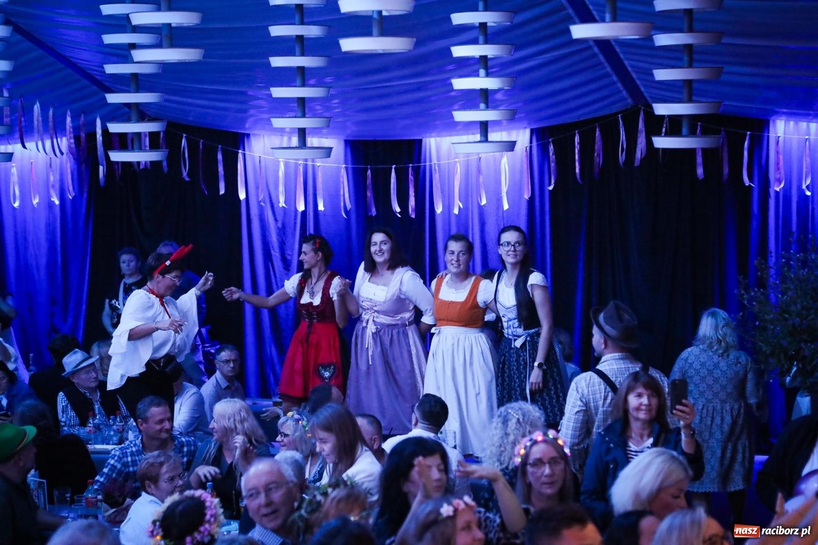 Zdjęcie w galerii na portalu naszraciborz.pl: Szymocice świętowały 25 lat Oktoberfestu. Na scenie Toby i Francesco Napoli [FOTO] wiadomości z regionu