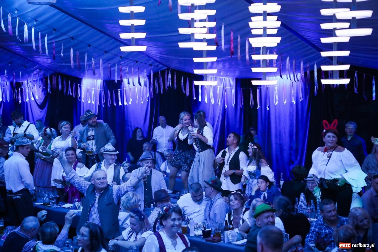 Zdjęcie w galerii na portalu naszraciborz.pl: Szymocice świętowały 25 lat Oktoberfestu. Na scenie Toby i Francesco Napoli [FOTO] wiadomości z regionu