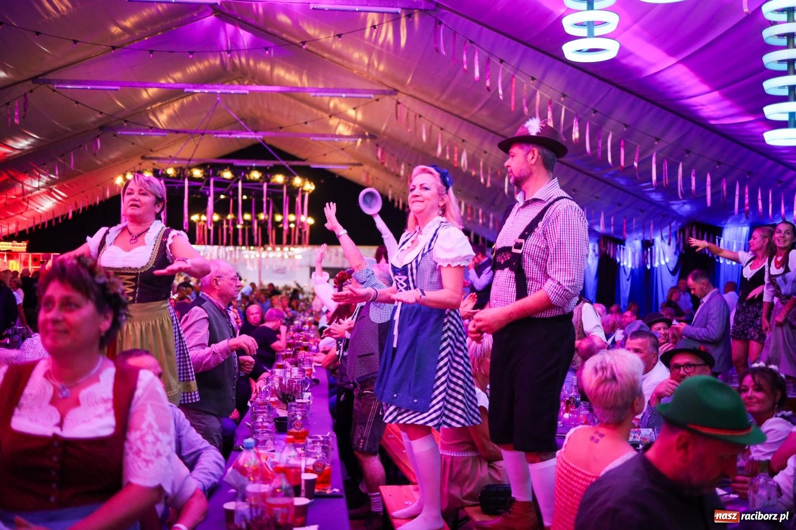 Zdjęcie w galerii na portalu naszraciborz.pl: Szymocice świętowały 25 lat Oktoberfestu. Na scenie Toby i Francesco Napoli [FOTO] wiadomości z regionu