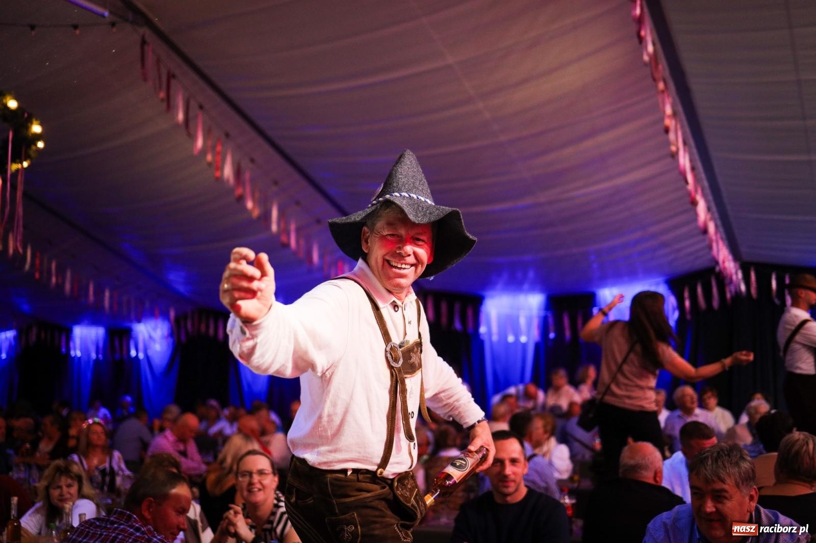 Zdjęcie w galerii na portalu naszraciborz.pl: Szymocice świętowały 25 lat Oktoberfestu. Na scenie Toby i Francesco Napoli [FOTO] wiadomości z regionu