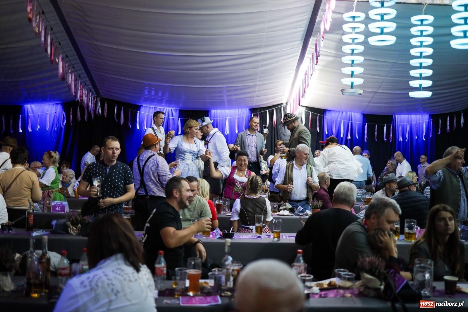 Zdjęcie w galerii na portalu naszraciborz.pl: Szymocice świętowały 25 lat Oktoberfestu. Na scenie Toby i Francesco Napoli [FOTO] wiadomości z regionu