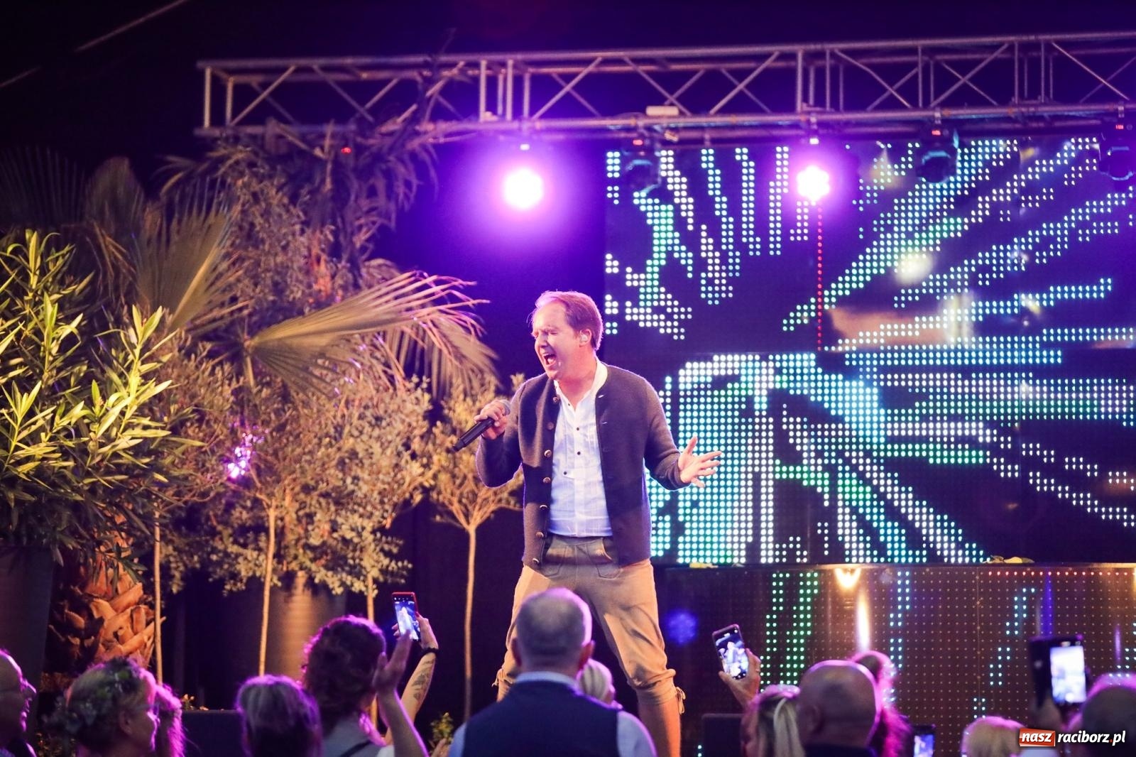 Zdjęcie w galerii na portalu naszraciborz.pl: Szymocice świętowały 25 lat Oktoberfestu. Na scenie Toby i Francesco Napoli [FOTO] wiadomości z regionu