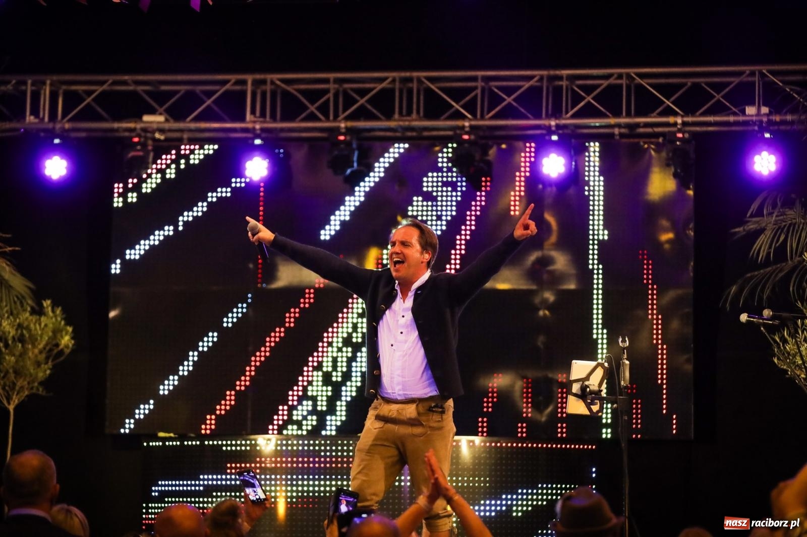 Zdjęcie w galerii na portalu naszraciborz.pl: Szymocice świętowały 25 lat Oktoberfestu. Na scenie Toby i Francesco Napoli [FOTO] wiadomości z regionu