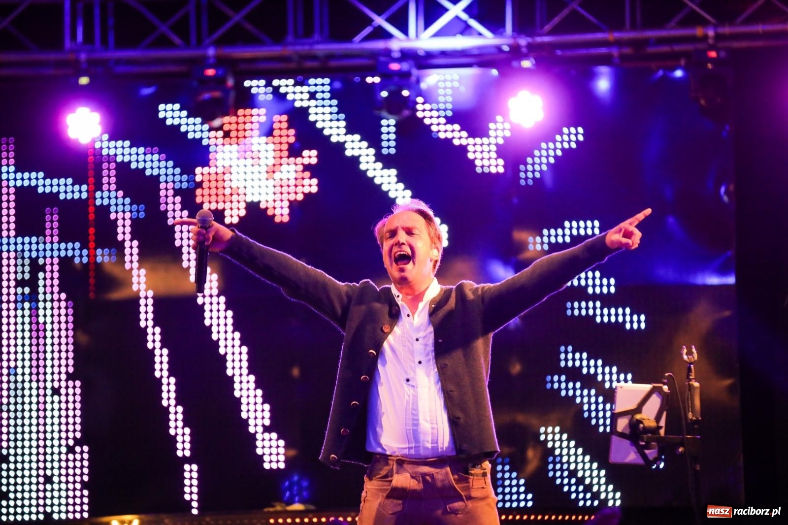 Zdjęcie w galerii na portalu naszraciborz.pl: Szymocice świętowały 25 lat Oktoberfestu. Na scenie Toby i Francesco Napoli [FOTO] wiadomości z regionu