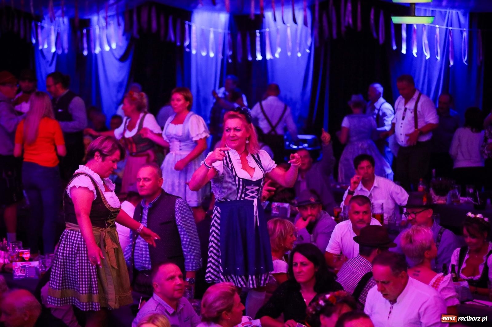 Zdjęcie w galerii na portalu naszraciborz.pl: Szymocice świętowały 25 lat Oktoberfestu. Na scenie Toby i Francesco Napoli [FOTO] wiadomości z regionu