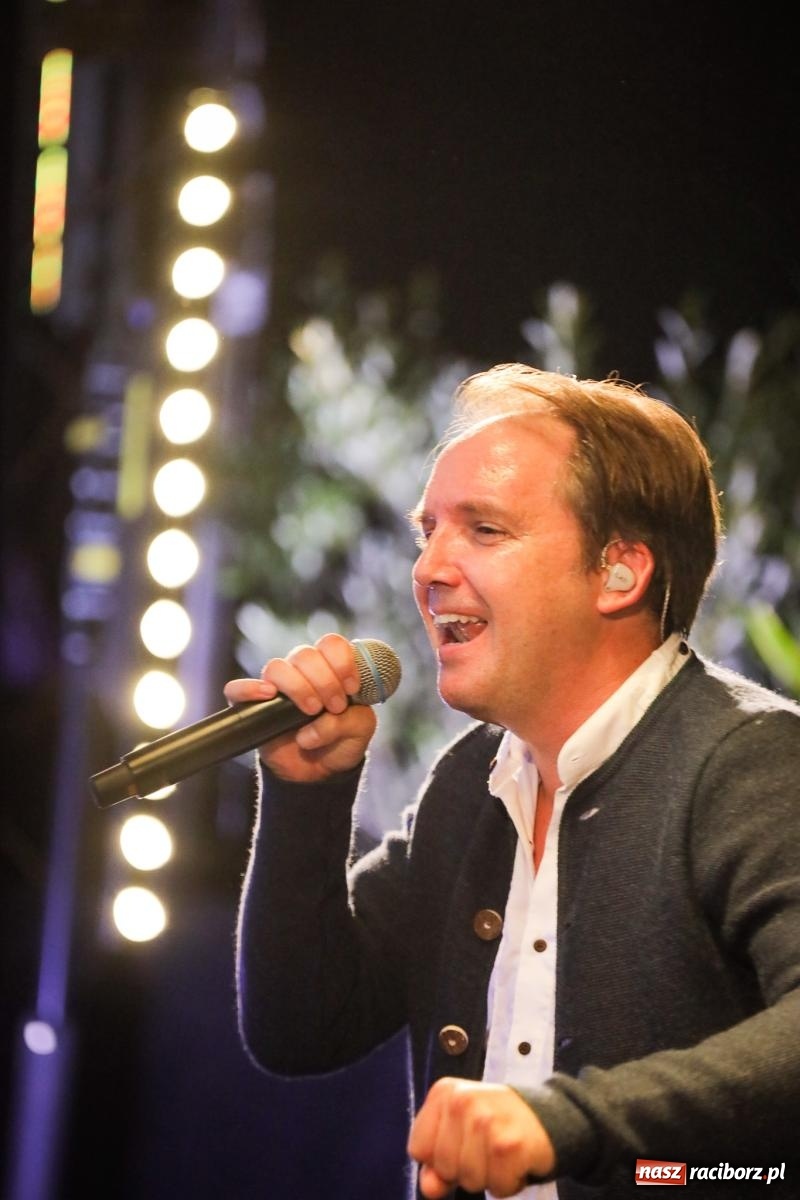 Zdjęcie w galerii na portalu naszraciborz.pl: Szymocice świętowały 25 lat Oktoberfestu. Na scenie Toby i Francesco Napoli [FOTO] wiadomości z regionu