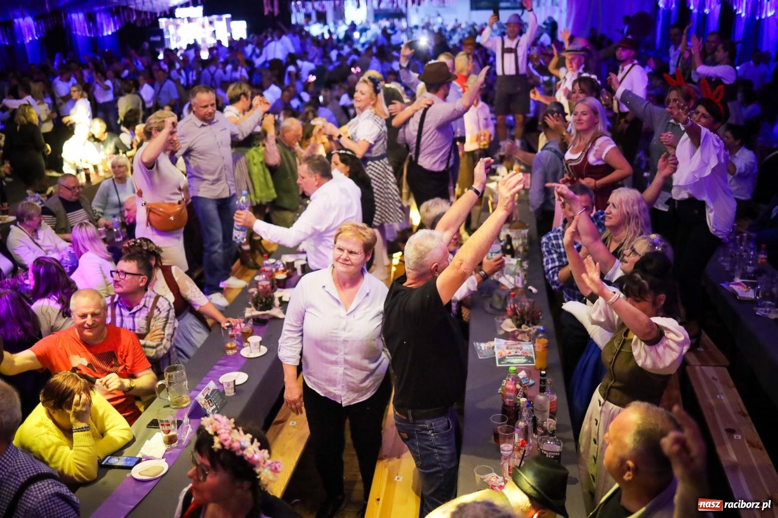 Zdjęcie w galerii na portalu naszraciborz.pl: Szymocice świętowały 25 lat Oktoberfestu. Na scenie Toby i Francesco Napoli [FOTO] wiadomości z regionu