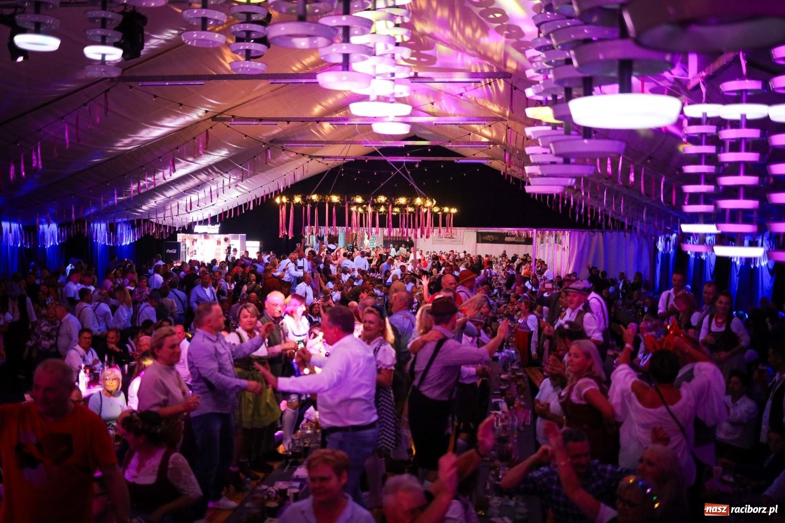 Zdjęcie w galerii na portalu naszraciborz.pl: Szymocice świętowały 25 lat Oktoberfestu. Na scenie Toby i Francesco Napoli [FOTO] wiadomości z regionu