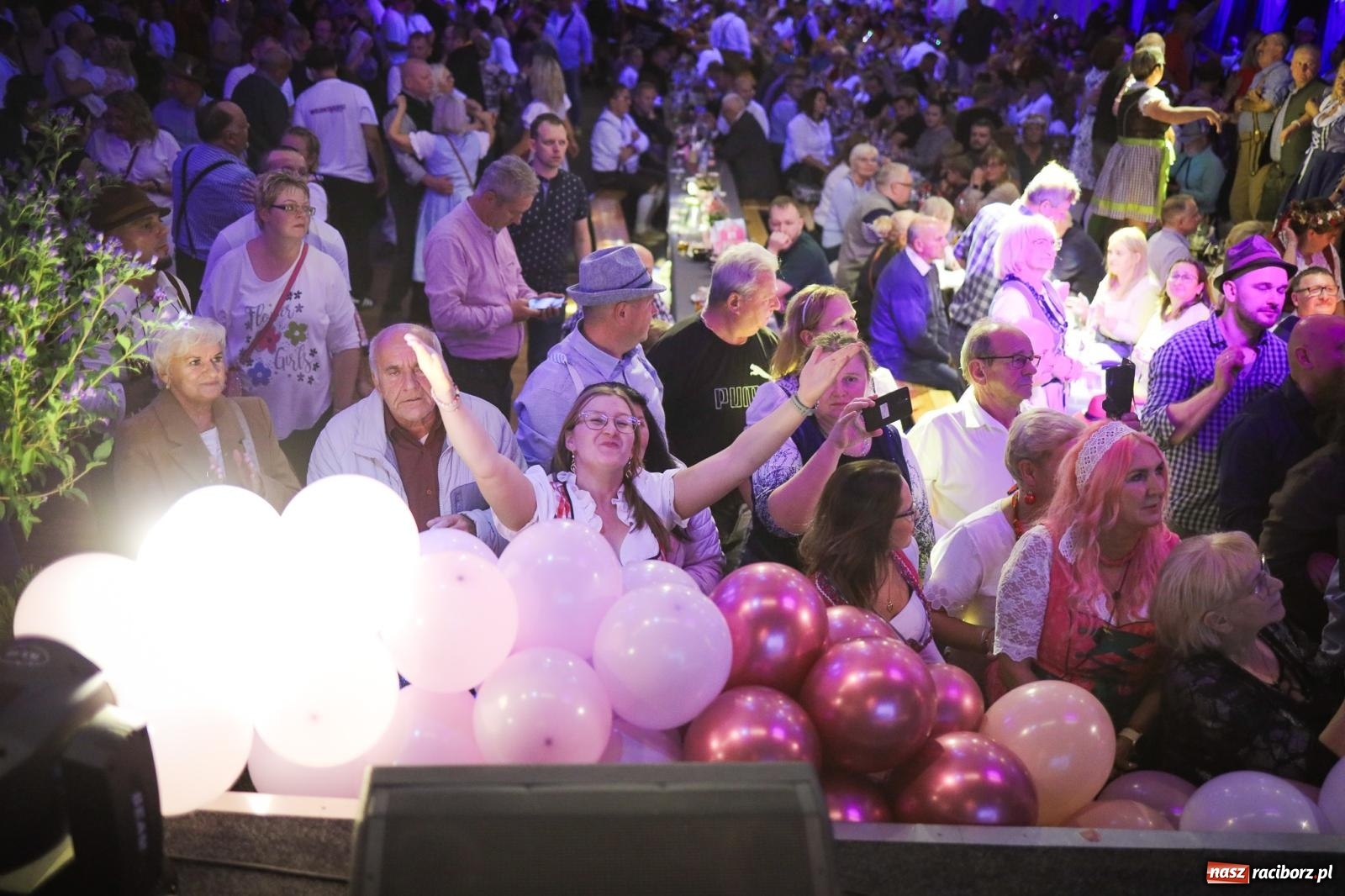 Zdjęcie w galerii na portalu naszraciborz.pl: Szymocice świętowały 25 lat Oktoberfestu. Na scenie Toby i Francesco Napoli [FOTO] wiadomości z regionu
