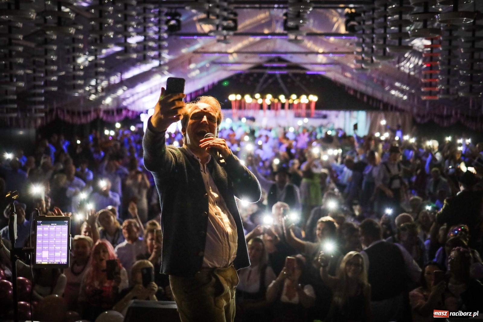 Zdjęcie w galerii na portalu naszraciborz.pl: Szymocice świętowały 25 lat Oktoberfestu. Na scenie Toby i Francesco Napoli [FOTO] wiadomości z regionu