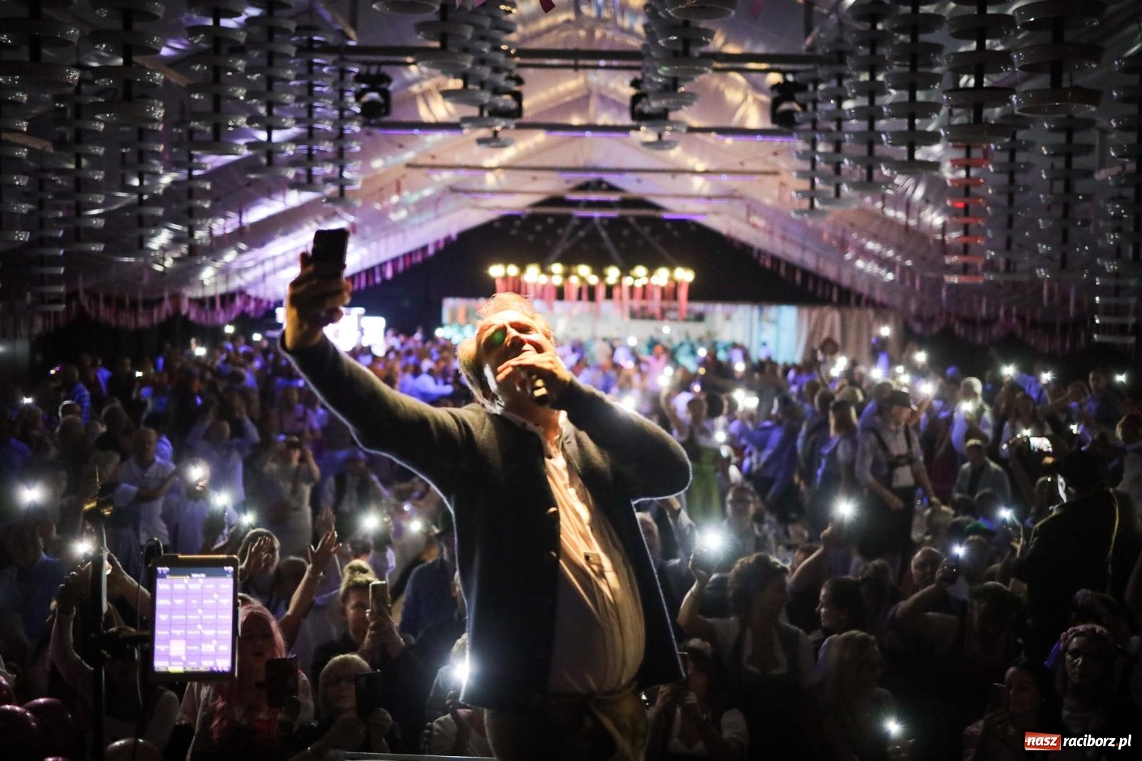 Zdjęcie w galerii na portalu naszraciborz.pl: Szymocice świętowały 25 lat Oktoberfestu. Na scenie Toby i Francesco Napoli [FOTO] wiadomości z regionu