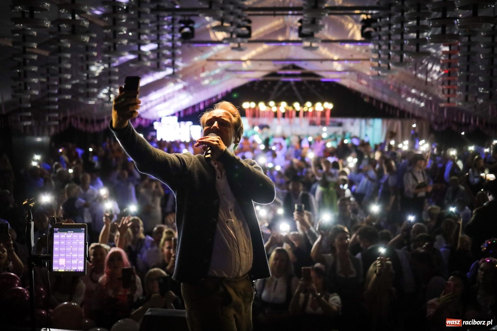 Zdjęcie w galerii na portalu naszraciborz.pl: Szymocice świętowały 25 lat Oktoberfestu. Na scenie Toby i Francesco Napoli [FOTO] wiadomości z regionu