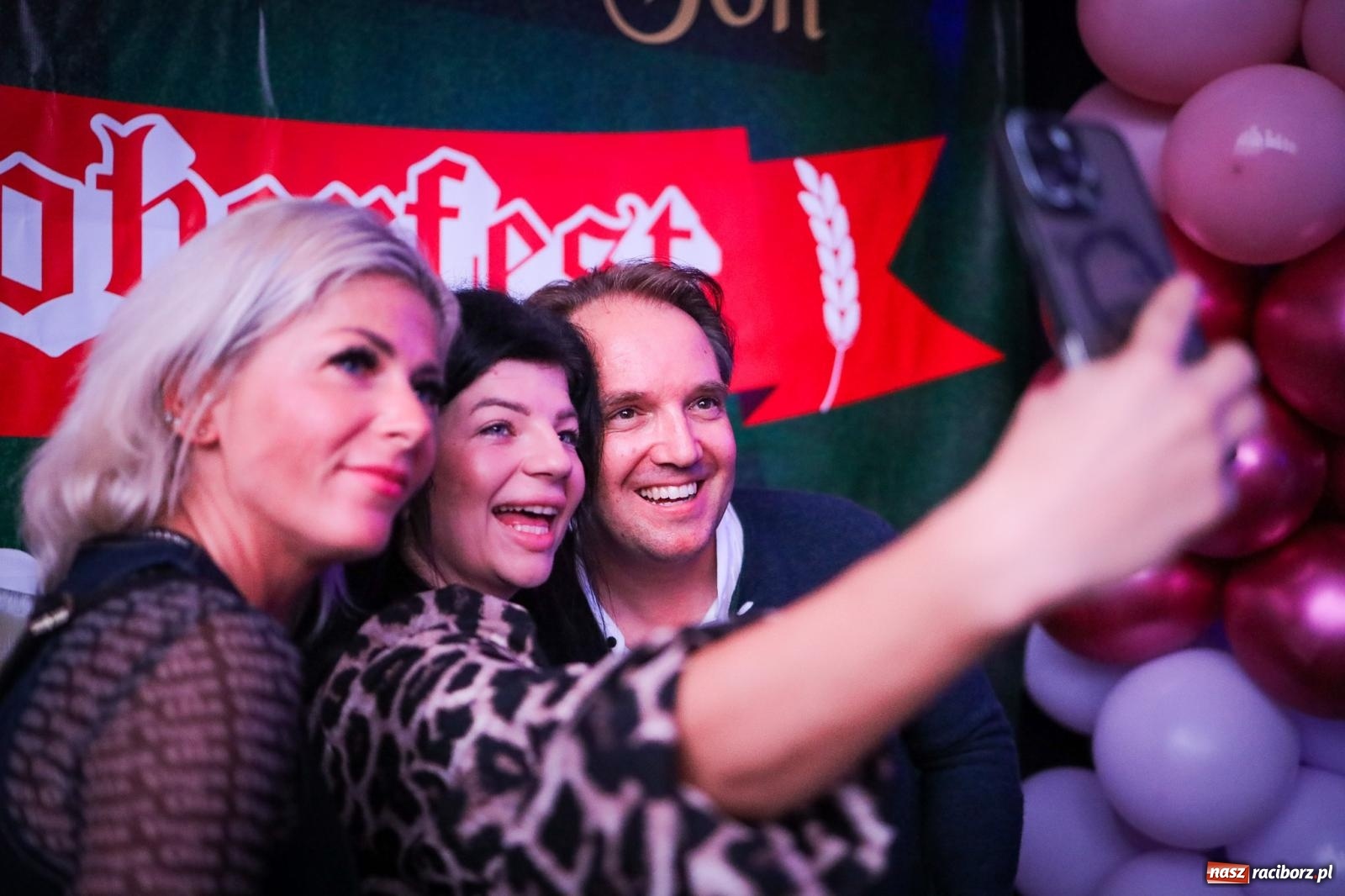 Zdjęcie w galerii na portalu naszraciborz.pl: Szymocice świętowały 25 lat Oktoberfestu. Na scenie Toby i Francesco Napoli [FOTO] wiadomości z regionu