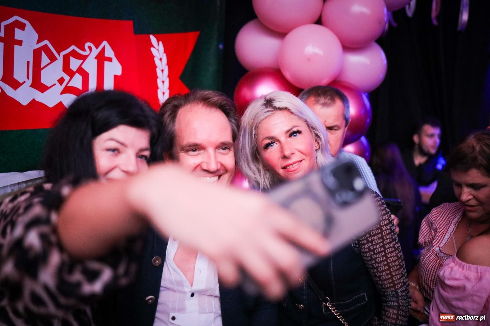 Zdjęcie w galerii na portalu naszraciborz.pl: Szymocice świętowały 25 lat Oktoberfestu. Na scenie Toby i Francesco Napoli [FOTO] wiadomości z regionu