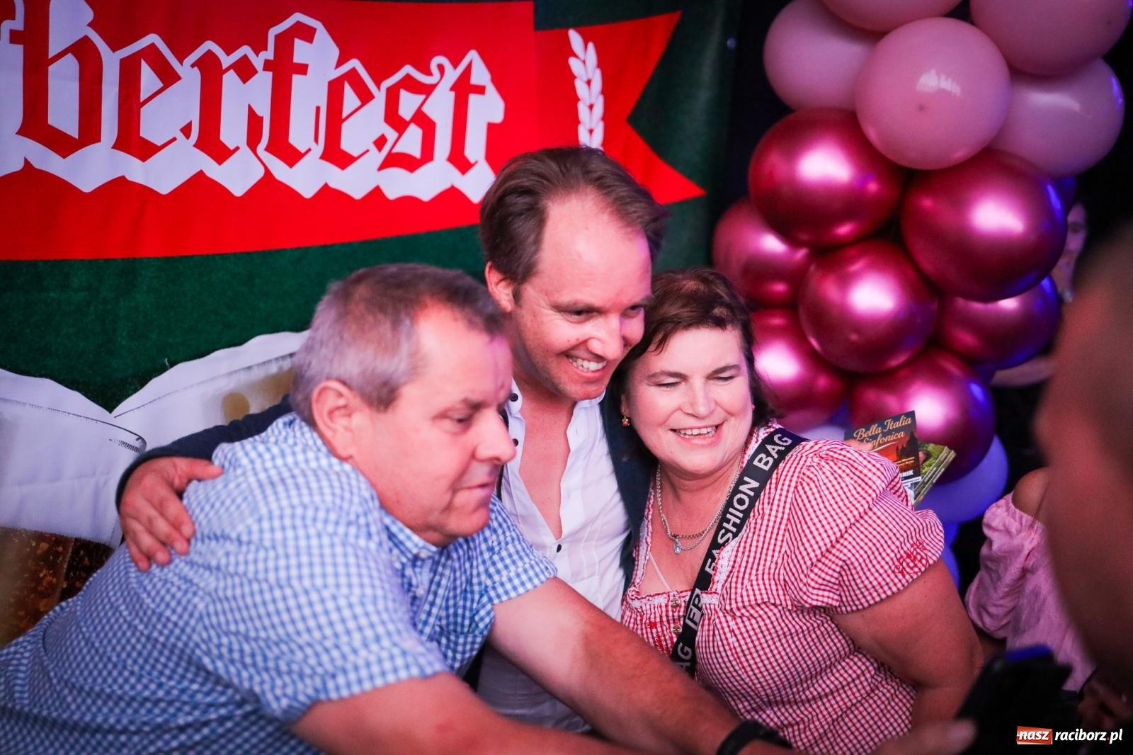 Zdjęcie w galerii na portalu naszraciborz.pl: Szymocice świętowały 25 lat Oktoberfestu. Na scenie Toby i Francesco Napoli [FOTO] wiadomości z regionu