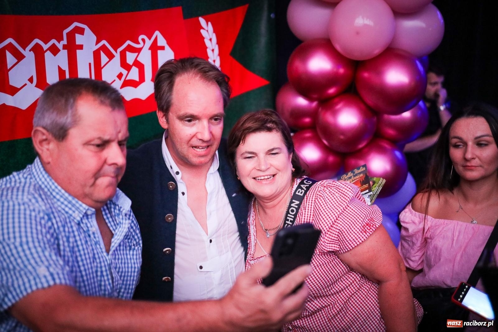 Zdjęcie w galerii na portalu naszraciborz.pl: Szymocice świętowały 25 lat Oktoberfestu. Na scenie Toby i Francesco Napoli [FOTO] wiadomości z regionu