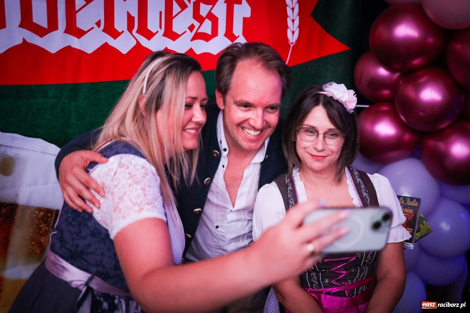 Zdjęcie w galerii na portalu naszraciborz.pl: Szymocice świętowały 25 lat Oktoberfestu. Na scenie Toby i Francesco Napoli [FOTO] wiadomości z regionu