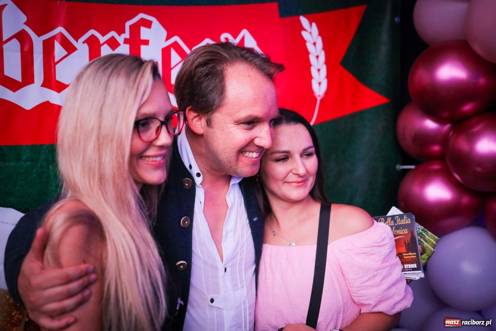 Zdjęcie w galerii na portalu naszraciborz.pl: Szymocice świętowały 25 lat Oktoberfestu. Na scenie Toby i Francesco Napoli [FOTO] wiadomości z regionu