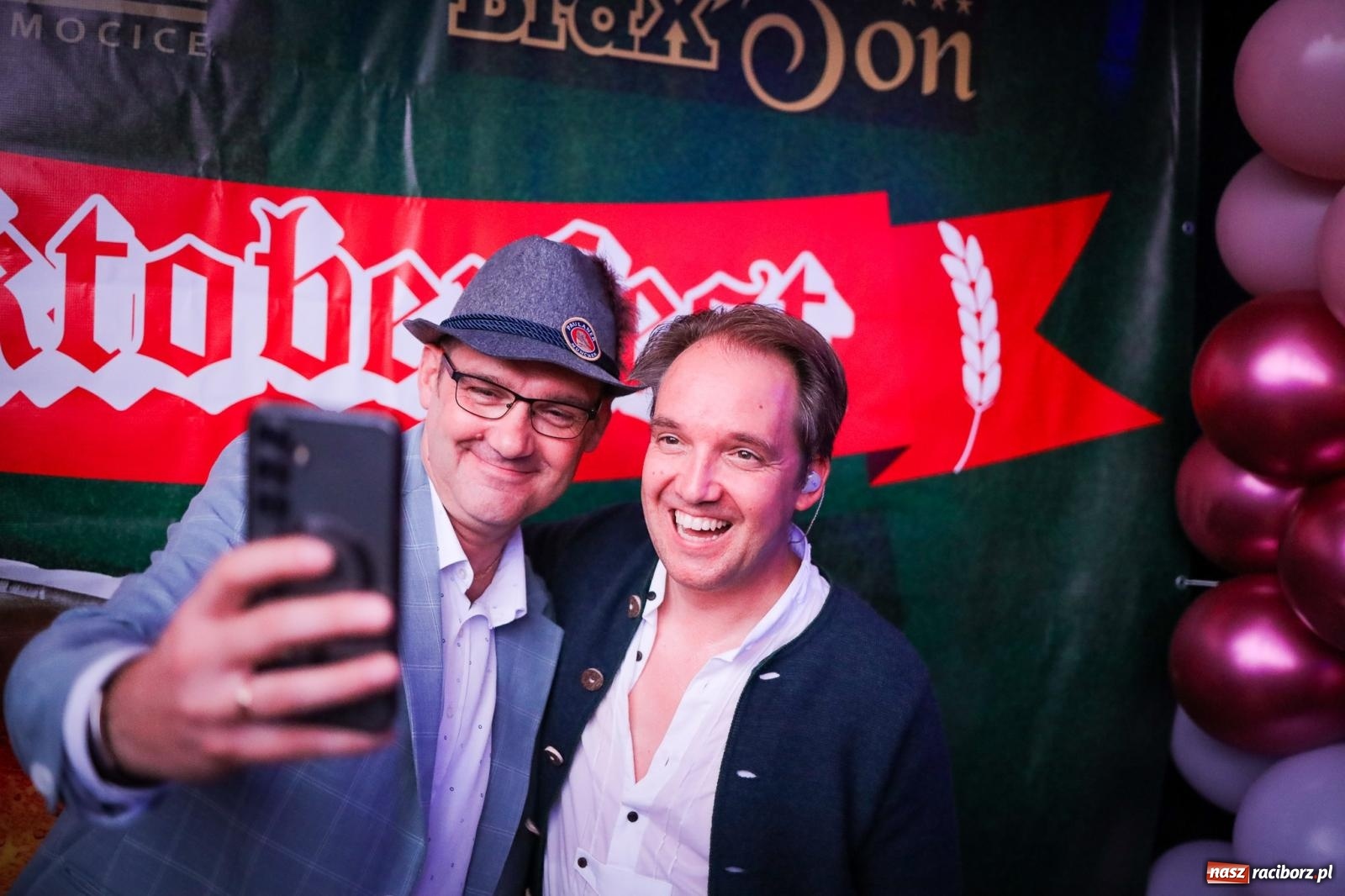 Zdjęcie w galerii na portalu naszraciborz.pl: Szymocice świętowały 25 lat Oktoberfestu. Na scenie Toby i Francesco Napoli [FOTO] wiadomości z regionu