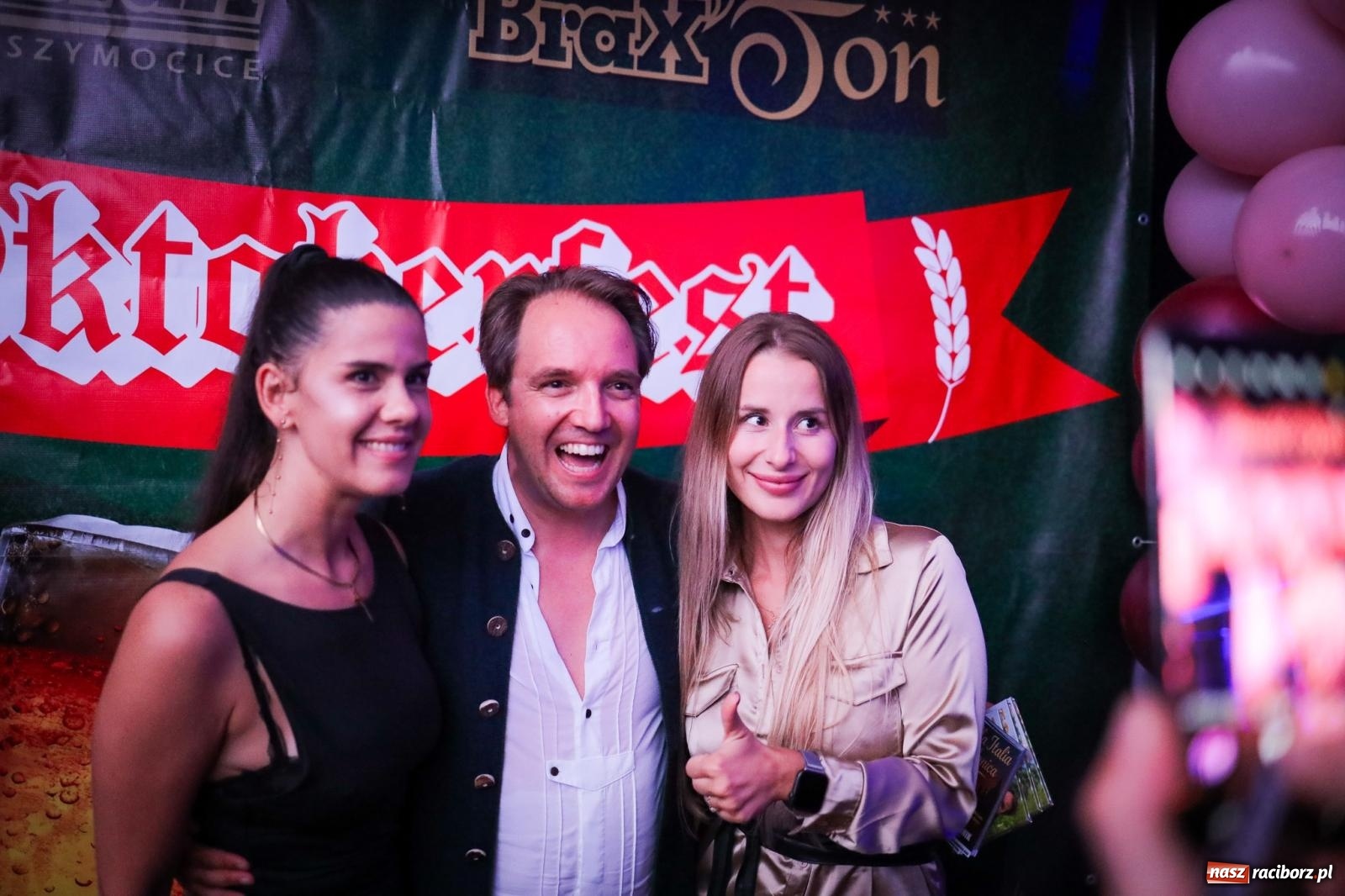 Zdjęcie w galerii na portalu naszraciborz.pl: Szymocice świętowały 25 lat Oktoberfestu. Na scenie Toby i Francesco Napoli [FOTO] wiadomości z regionu