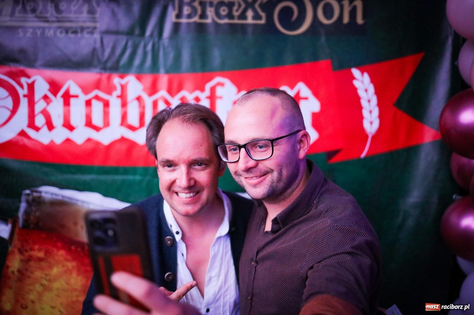 Zdjęcie w galerii na portalu naszraciborz.pl: Szymocice świętowały 25 lat Oktoberfestu. Na scenie Toby i Francesco Napoli [FOTO] wiadomości z regionu