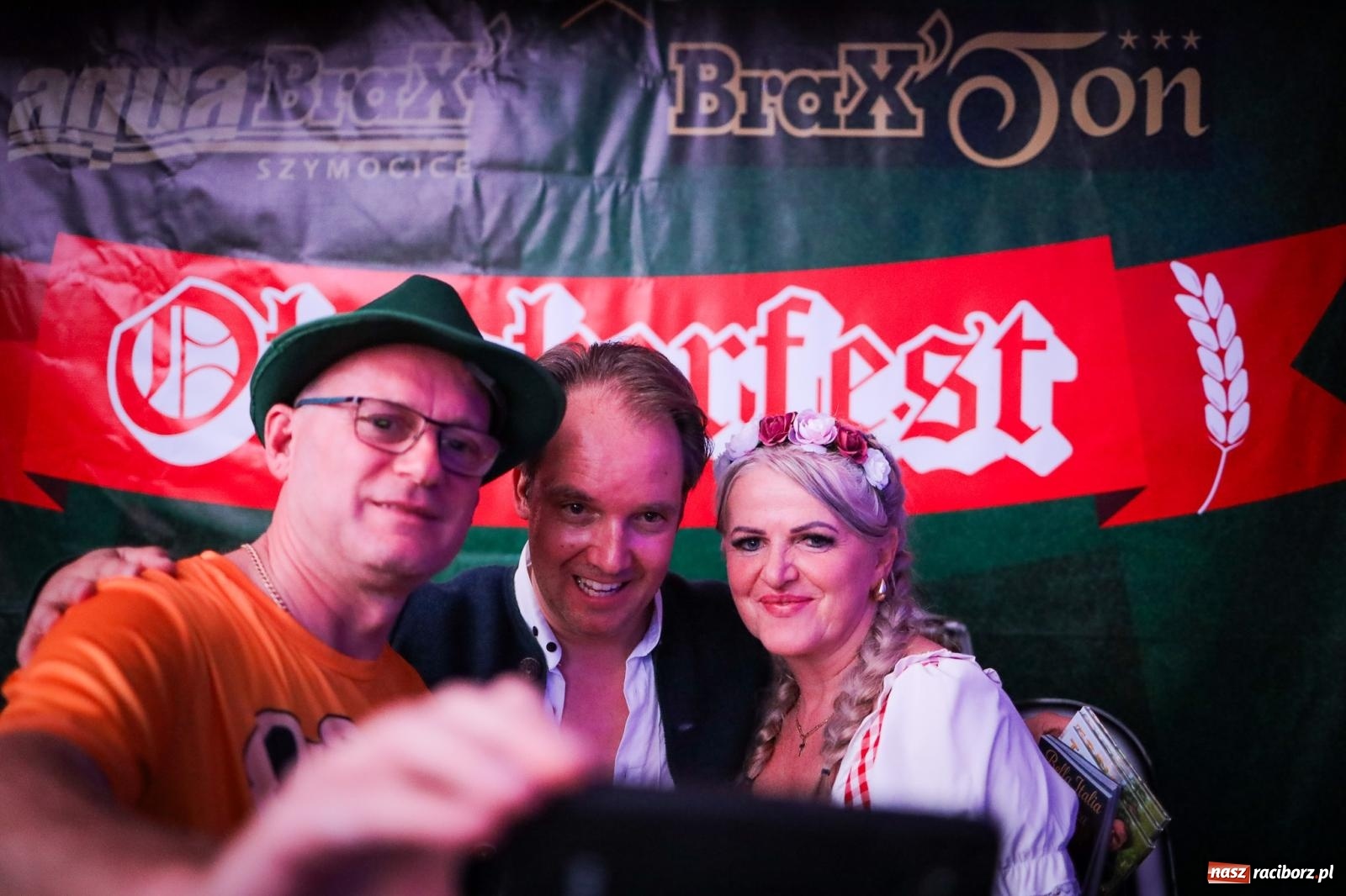 Zdjęcie w galerii na portalu naszraciborz.pl: Szymocice świętowały 25 lat Oktoberfestu. Na scenie Toby i Francesco Napoli [FOTO] wiadomości z regionu