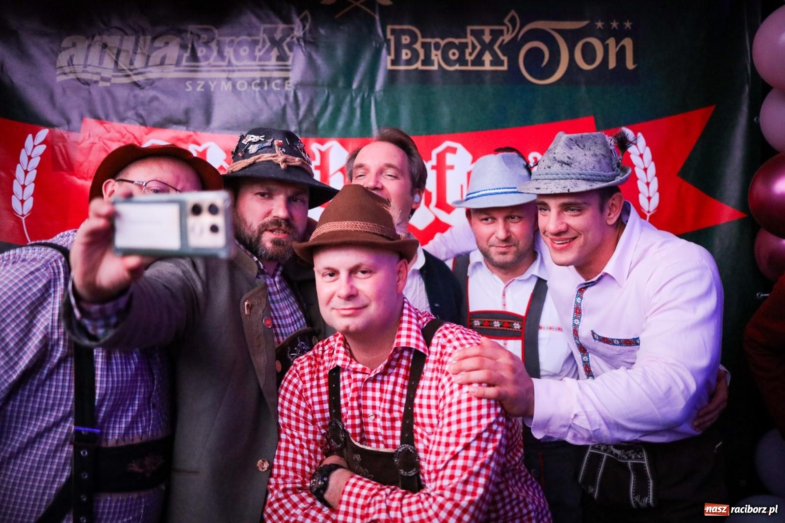 Zdjęcie w galerii na portalu naszraciborz.pl: Szymocice świętowały 25 lat Oktoberfestu. Na scenie Toby i Francesco Napoli [FOTO] wiadomości z regionu