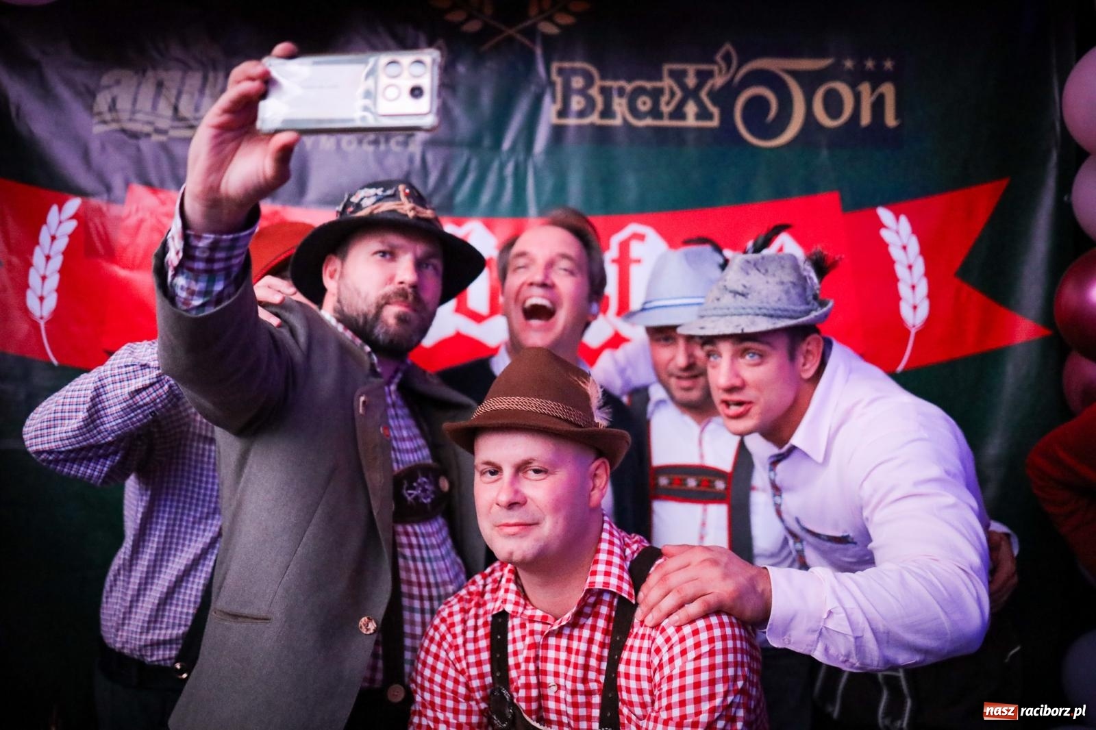 Zdjęcie w galerii na portalu naszraciborz.pl: Szymocice świętowały 25 lat Oktoberfestu. Na scenie Toby i Francesco Napoli [FOTO] wiadomości z regionu