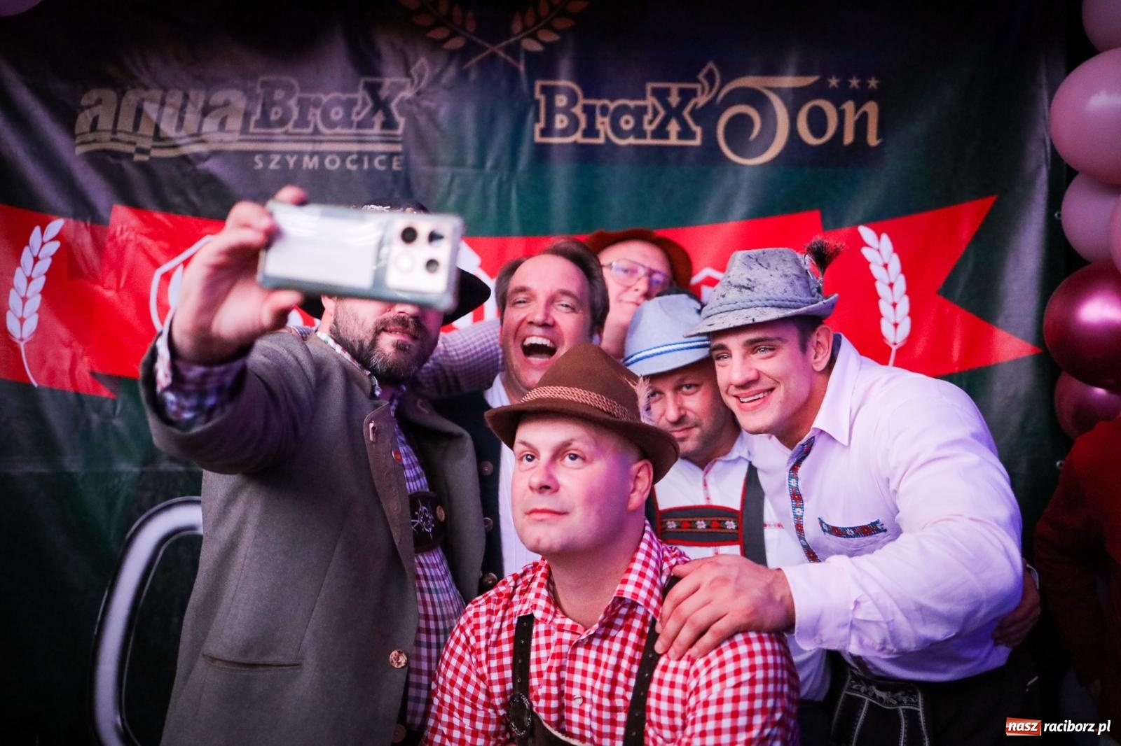 Zdjęcie w galerii na portalu naszraciborz.pl: Szymocice świętowały 25 lat Oktoberfestu. Na scenie Toby i Francesco Napoli [FOTO] wiadomości z regionu