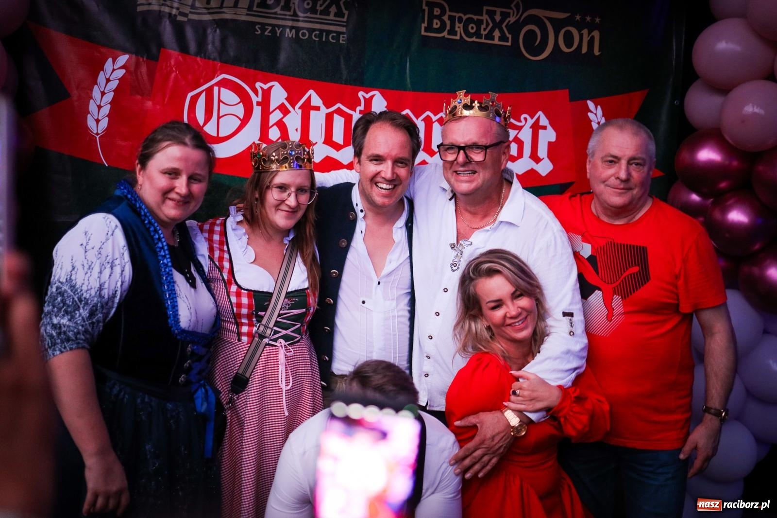 Zdjęcie w galerii na portalu naszraciborz.pl: Szymocice świętowały 25 lat Oktoberfestu. Na scenie Toby i Francesco Napoli [FOTO] wiadomości z regionu