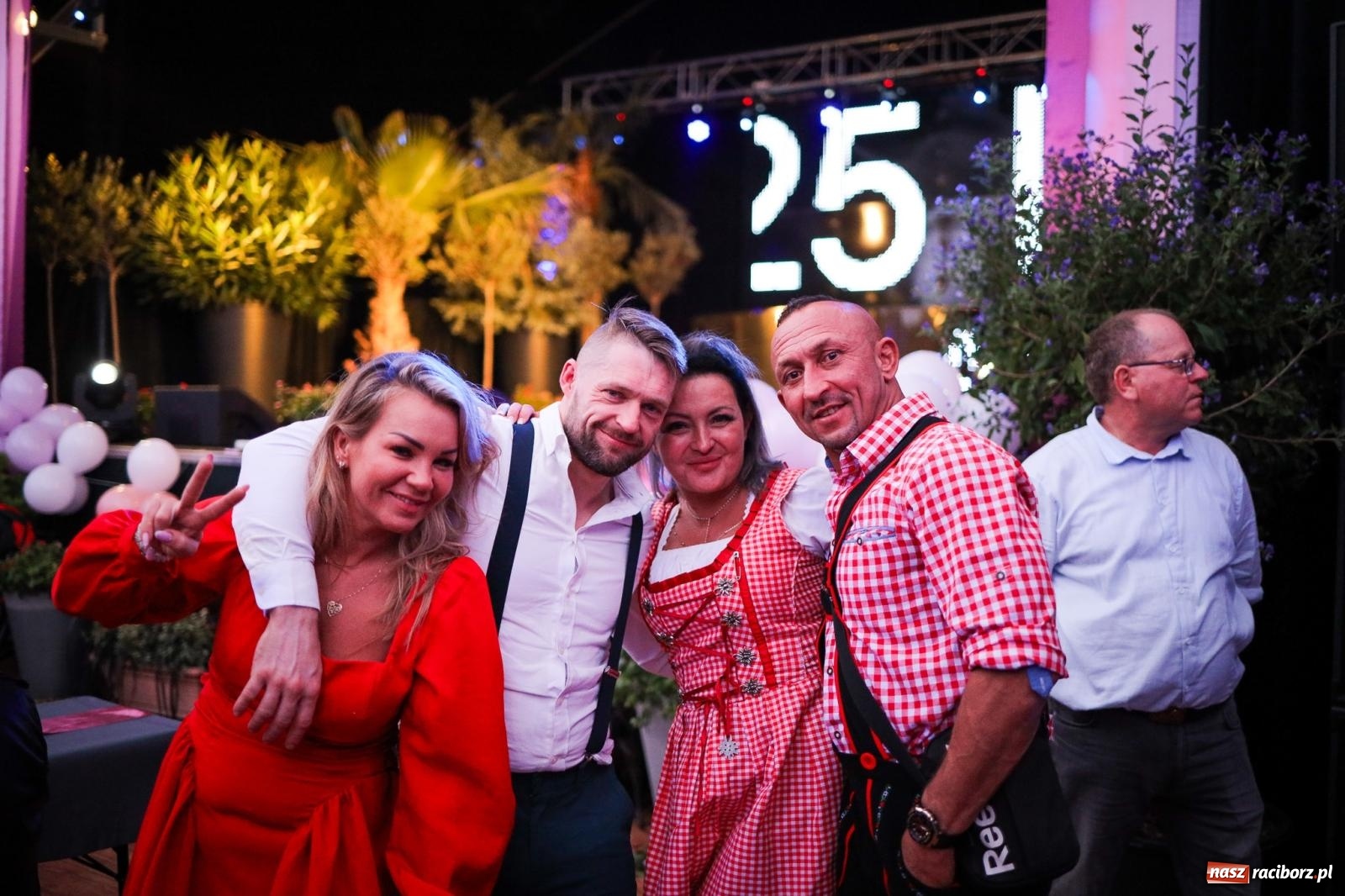 Zdjęcie w galerii na portalu naszraciborz.pl: Szymocice świętowały 25 lat Oktoberfestu. Na scenie Toby i Francesco Napoli [FOTO] wiadomości z regionu