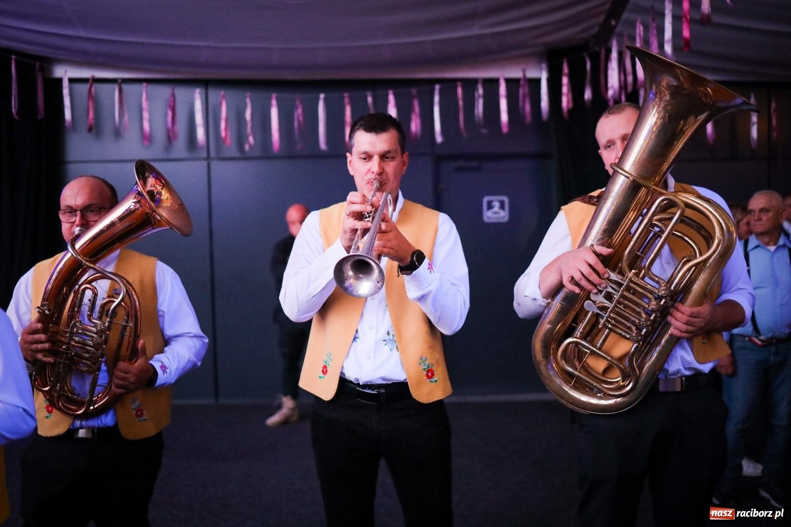 Zdjęcie w galerii na portalu naszraciborz.pl: Szymocice świętowały 25 lat Oktoberfestu. Na scenie Toby i Francesco Napoli [FOTO] wiadomości z regionu