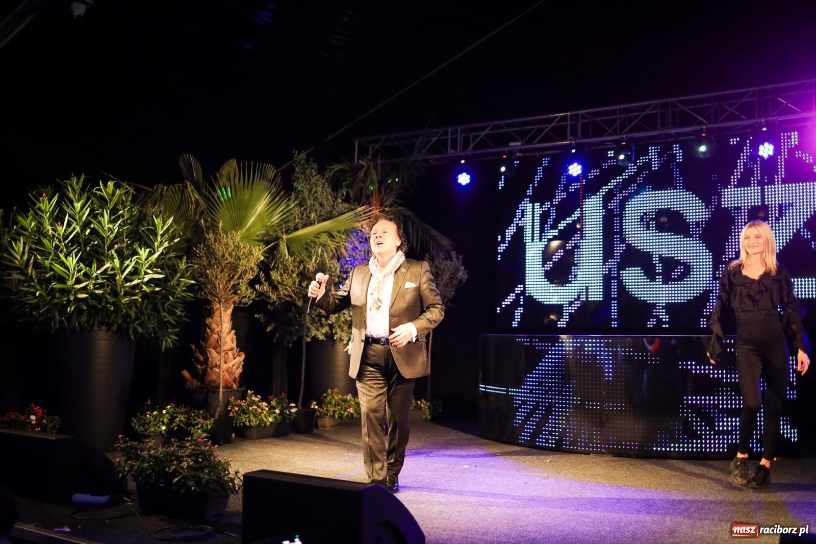 Zdjęcie w galerii na portalu naszraciborz.pl: Szymocice świętowały 25 lat Oktoberfestu. Na scenie Toby i Francesco Napoli [FOTO] wiadomości z regionu