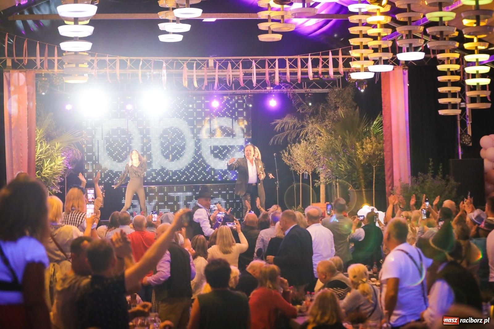 Zdjęcie w galerii na portalu naszraciborz.pl: Szymocice świętowały 25 lat Oktoberfestu. Na scenie Toby i Francesco Napoli [FOTO] wiadomości z regionu