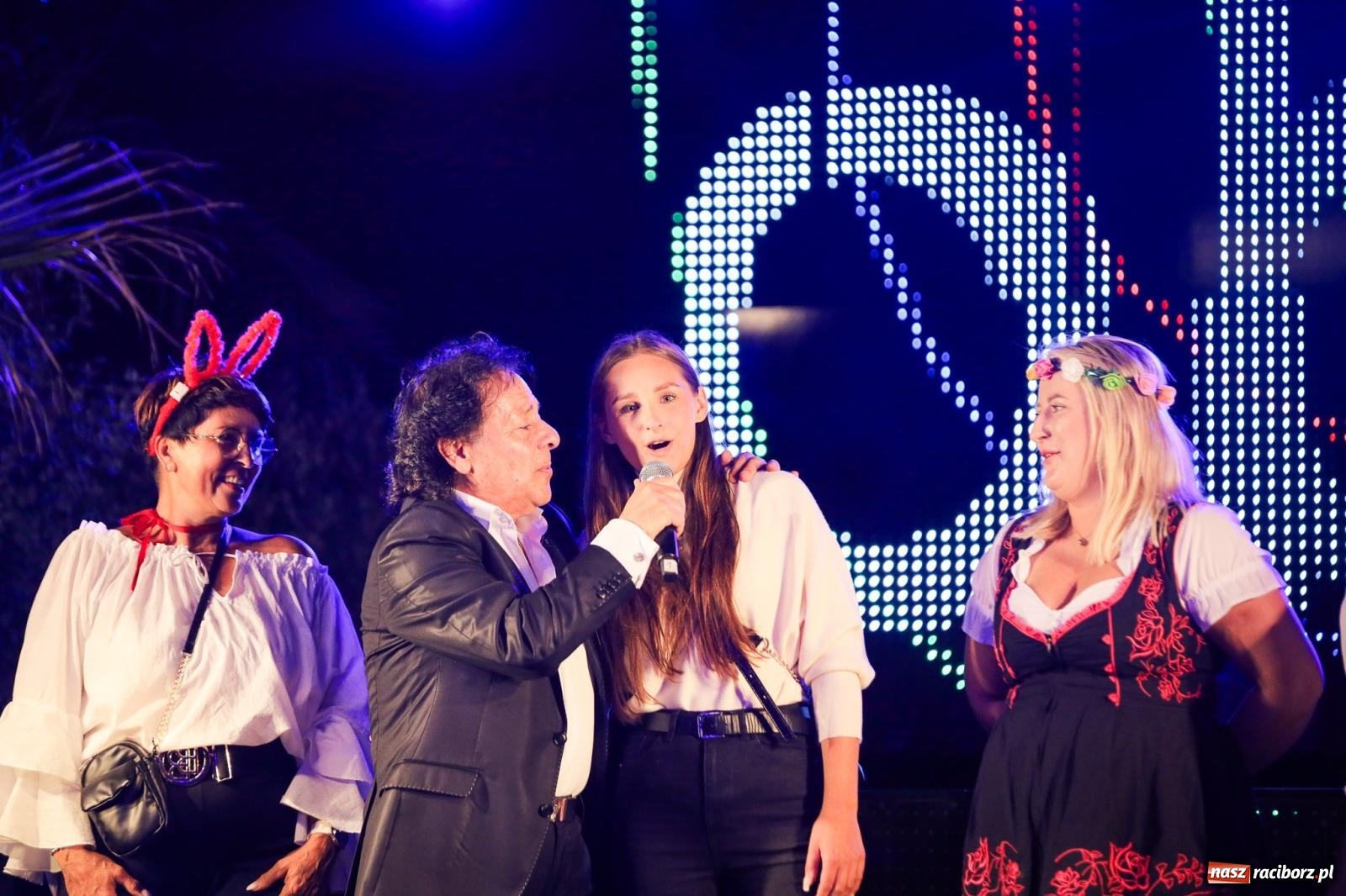 Zdjęcie w galerii na portalu naszraciborz.pl: Szymocice świętowały 25 lat Oktoberfestu. Na scenie Toby i Francesco Napoli [FOTO] wiadomości z regionu