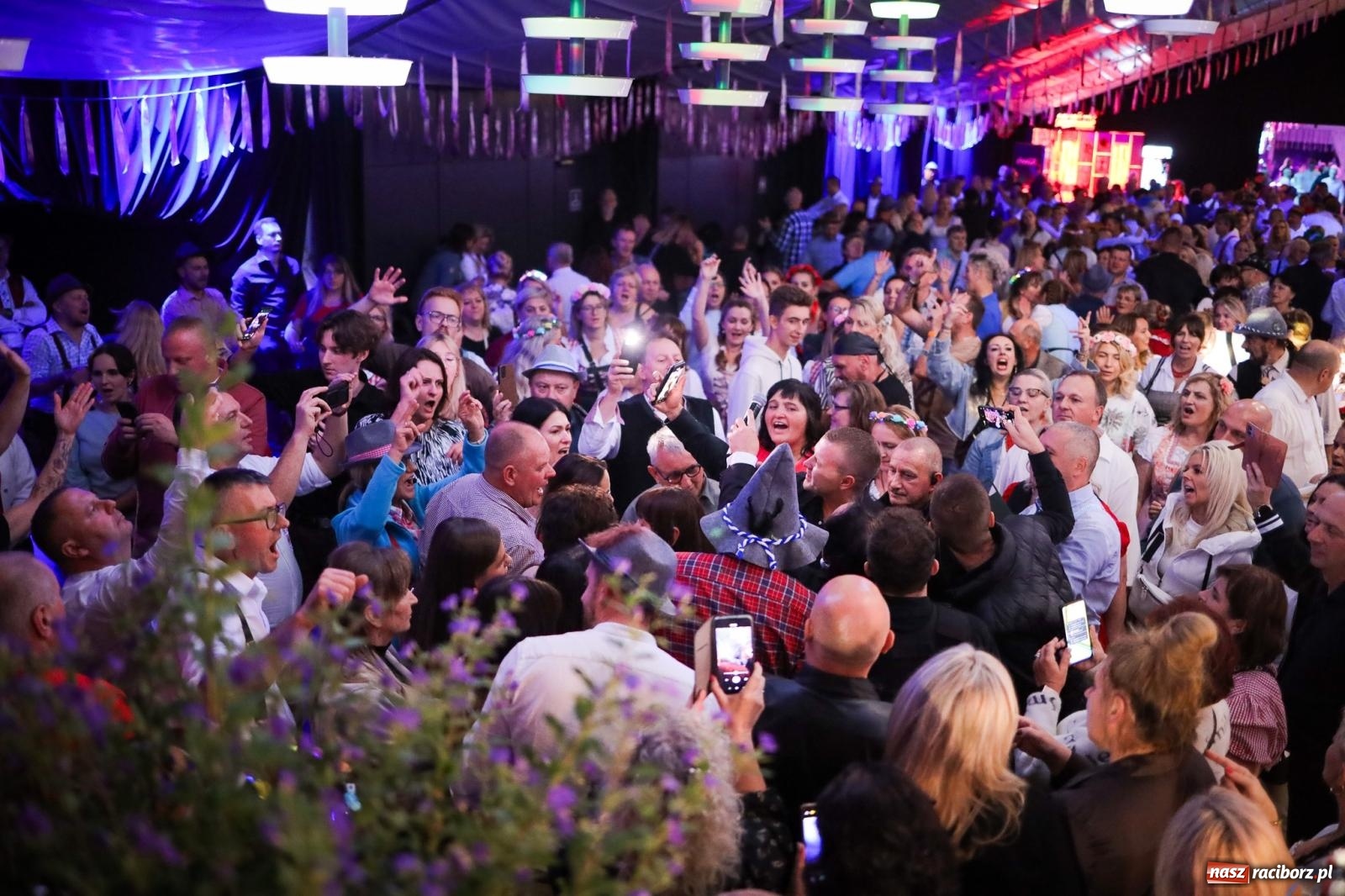 Zdjęcie w galerii na portalu naszraciborz.pl: Szymocice świętowały 25 lat Oktoberfestu. Na scenie Toby i Francesco Napoli [FOTO] wiadomości z regionu