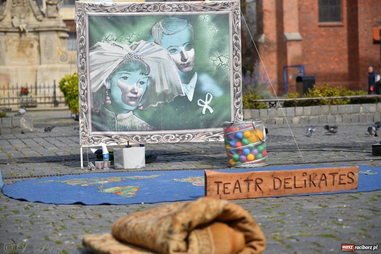 Zdjęcie w galerii na portalu naszraciborz.pl: Pozor, už nemôžem - spektakl na raciborskim Rynku [FOTO i WIDEO] wiadomości z regionu