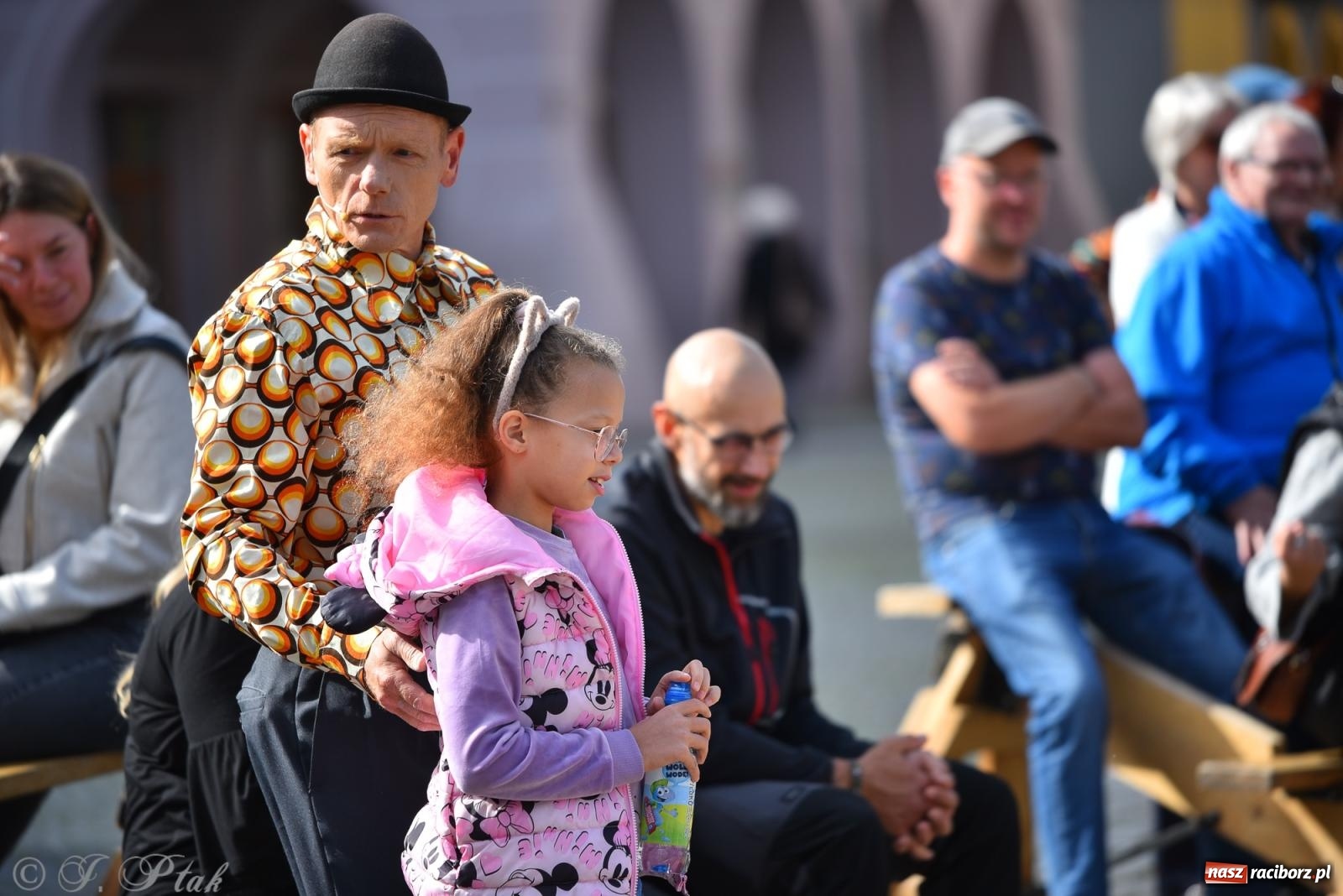 Zdjęcie w galerii na portalu naszraciborz.pl: Pozor, už nemôžem - spektakl na raciborskim Rynku [FOTO i WIDEO] wiadomości z regionu