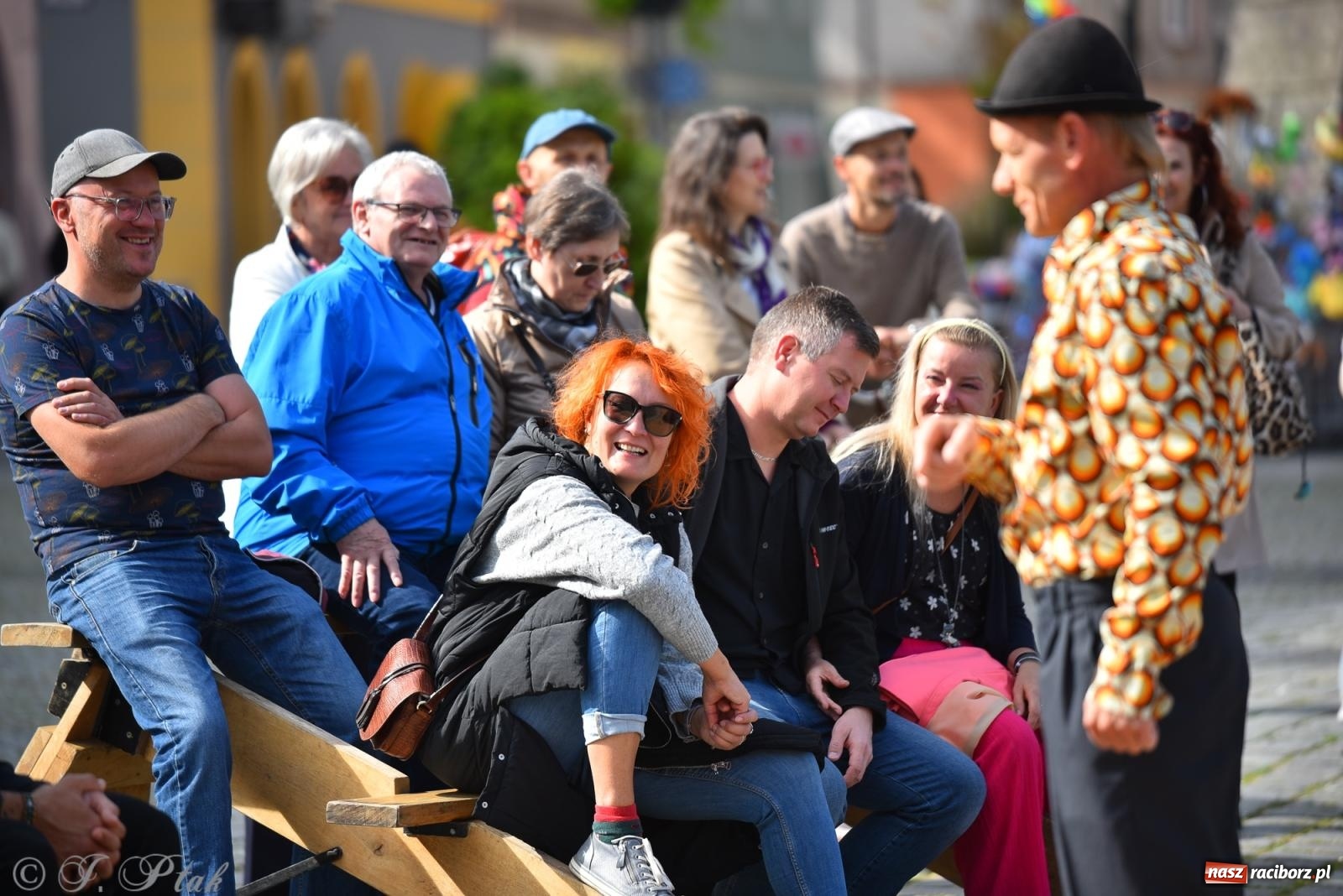 Zdjęcie w galerii na portalu naszraciborz.pl: Pozor, už nemôžem - spektakl na raciborskim Rynku [FOTO i WIDEO] wiadomości z regionu