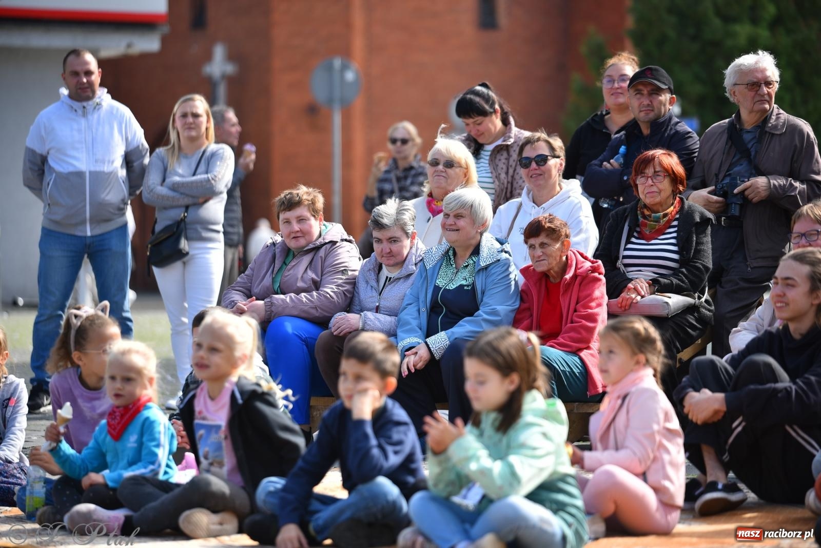 Zdjęcie w galerii na portalu naszraciborz.pl: Pozor, už nemôžem - spektakl na raciborskim Rynku [FOTO i WIDEO] wiadomości z regionu