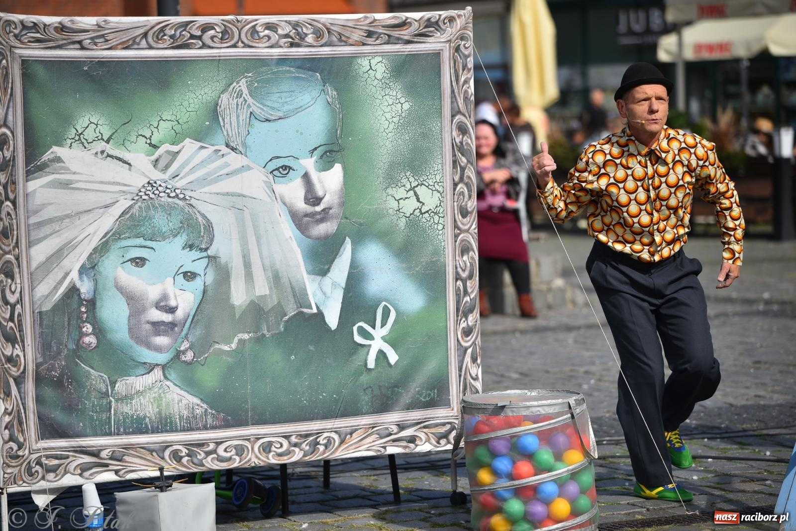 Zdjęcie w galerii na portalu naszraciborz.pl: Pozor, už nemôžem - spektakl na raciborskim Rynku [FOTO i WIDEO] wiadomości z regionu