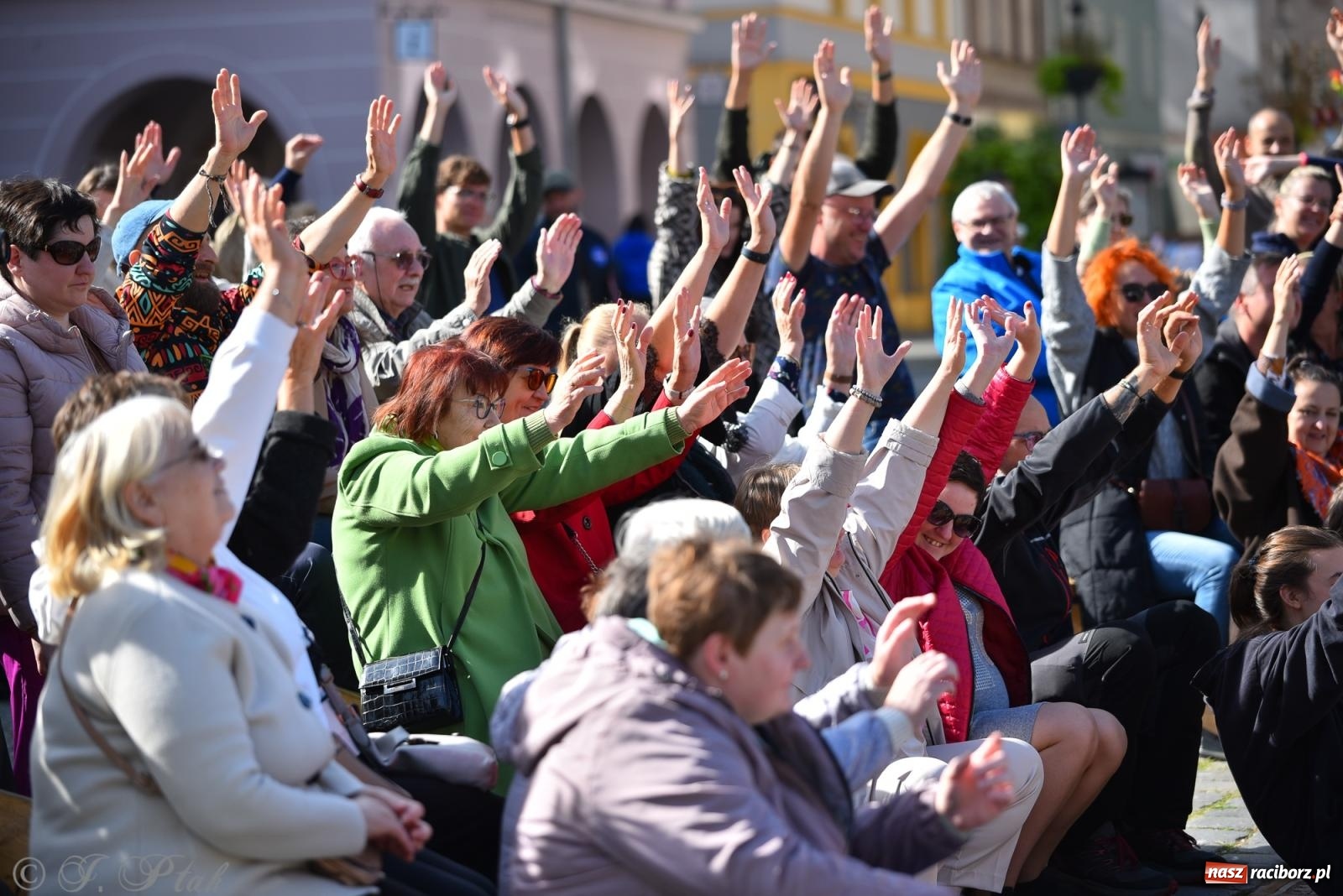 Zdjęcie w galerii na portalu naszraciborz.pl: Pozor, už nemôžem - spektakl na raciborskim Rynku [FOTO i WIDEO] wiadomości z regionu