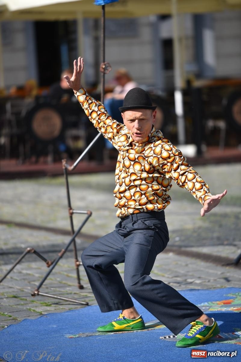 Zdjęcie w galerii na portalu naszraciborz.pl: Pozor, už nemôžem - spektakl na raciborskim Rynku [FOTO i WIDEO] wiadomości z regionu