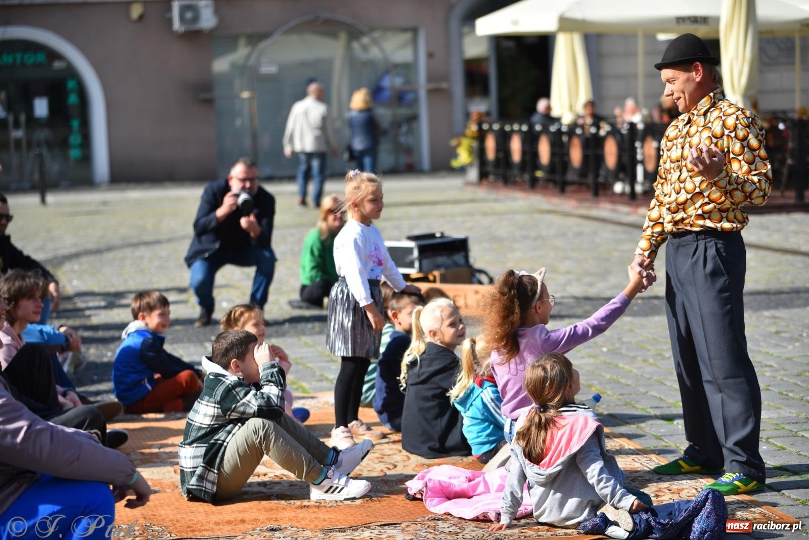 Zdjęcie w galerii na portalu naszraciborz.pl: Pozor, už nemôžem - spektakl na raciborskim Rynku [FOTO i WIDEO] wiadomości z regionu
